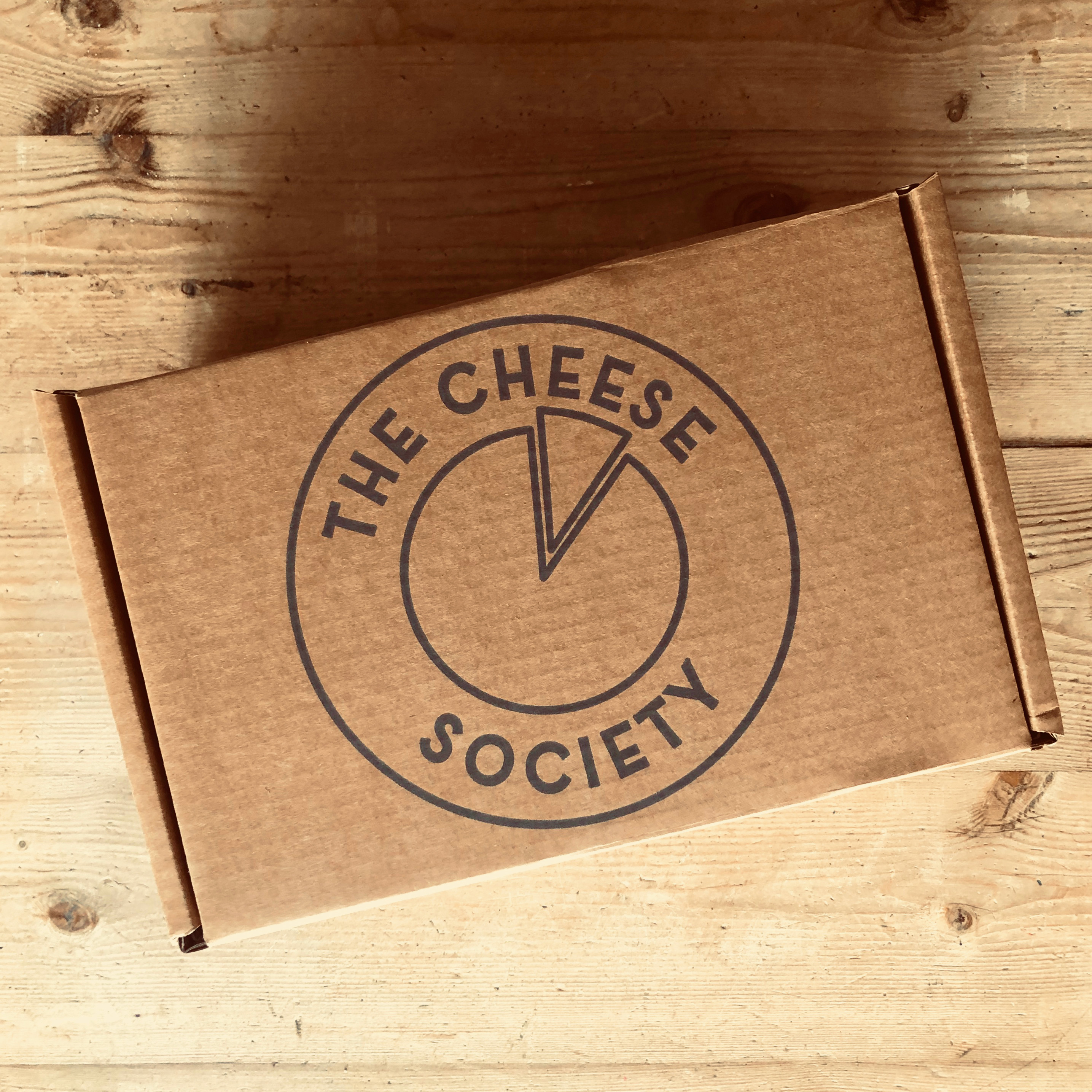 CLOSED-CHEESE-BOX-DELIVERY
